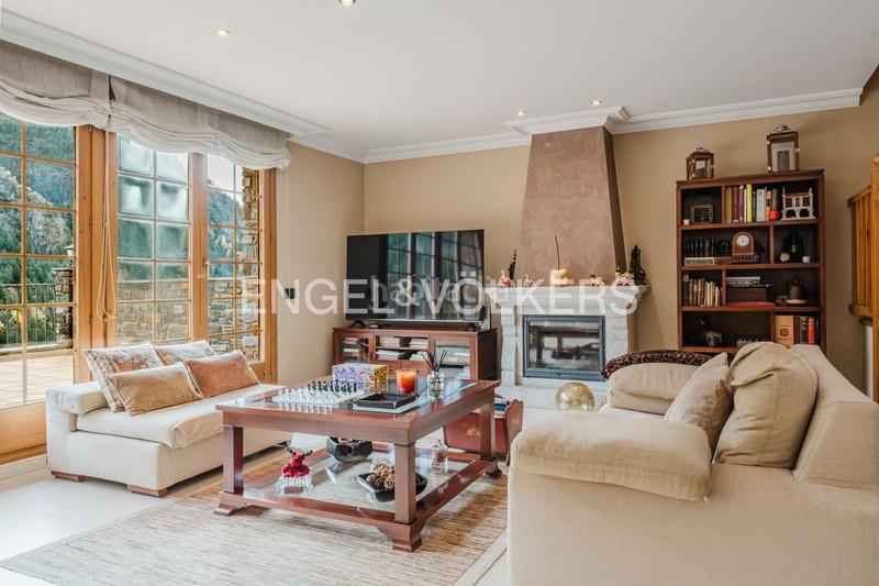 Foto 9150610f-8f68-42f6-b550-57387edec4ce. Maison jumelée avec cheminée chauffage parking dans Ordino