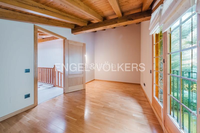 Foto f4711dc1-a8ff-423f-8b4a-67b16494f0b2. Maison jumelée avec cheminée chauffage parking dans Ordino