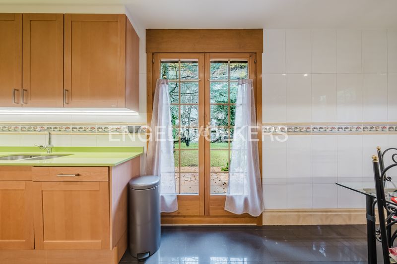 Foto d58d595c-c36e-4a21-b12c-2d8fc5b9c0fd. Casa aparellada amb xemeneia calefacció aparcament a Ordino