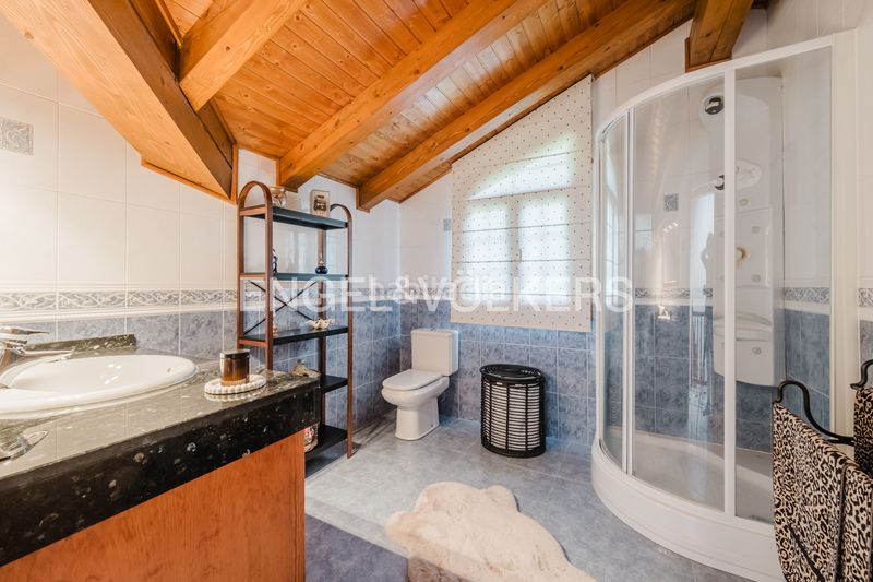 Foto db9c3de4-c054-43f6-b735-c7f7ebf23c10. Casa aparellada amb xemeneia calefacció aparcament a Ordino