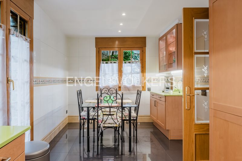 Foto f37c3187-5084-4c1f-bd11-33fb31575ce9. Casa aparellada amb xemeneia calefacció aparcament a Ordino
