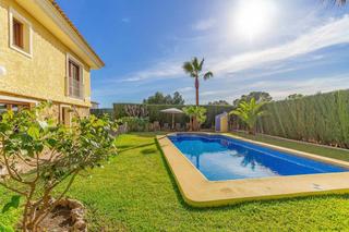 Casa a El Tossal-Bello Horizonte. Elegante  y  lujosa  villa con  una  distribución  cómoda toda
