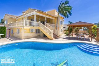 Haus in Pueblo-Ubanizaciones. Amplio chalet con dos apartamentos de invitados