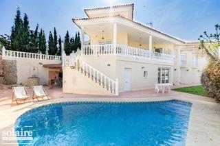 House in Pueblo-Ubanizaciones. Chalet en venta en alfaz del pí