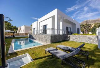 Casa a Altea la Vella. Exclusiva villa en una planta con vistas a la montaña en santa c
