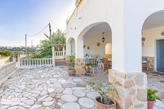 Casa en Altea Ciudad. Chalet rústico con gran parcela y enorme potencial en ubicación