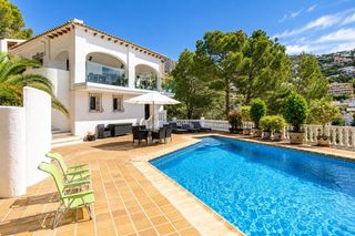 Rent House in Altea Hills. Chalet con piscina privada y vistas al mar alquiler de temporada