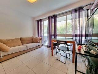 Etagenwohnung  Constitució. Fantástico piso de 2 dormitorios, terraza privada y parking en c