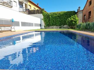 Pis a Castellterçol. Impresionante piso seminuevo con terraza privada, 3 dormitorios,