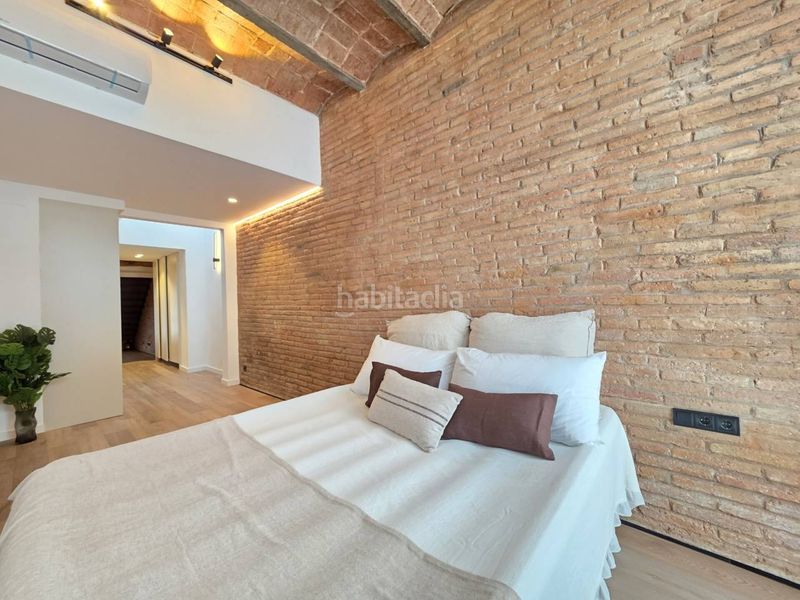 Foto 0b264fe5-5754-4d57-8785-9e912e46c4a8. Dúplex amb calefacció piscina a Sants Barcelona