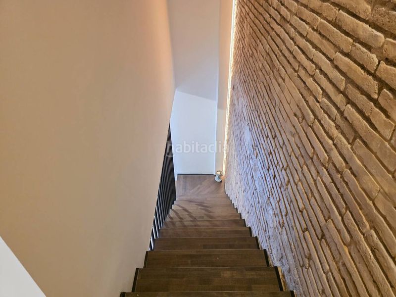 Foto f091c954-f915-4d43-933d-b6f0a9b348e1. Dúplex amb calefacció piscina a Sants Barcelona