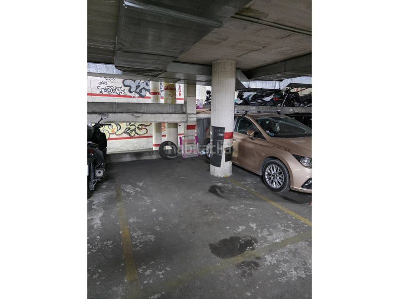 Foto d549b58c-6180-43c2-82ec-d678070fb1f8. Aparcament cotxe a Carmel Barcelona