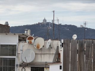Ático  Pasaje bernardí martorell. Ático con terraza privativa de 25m justo encima del piso
