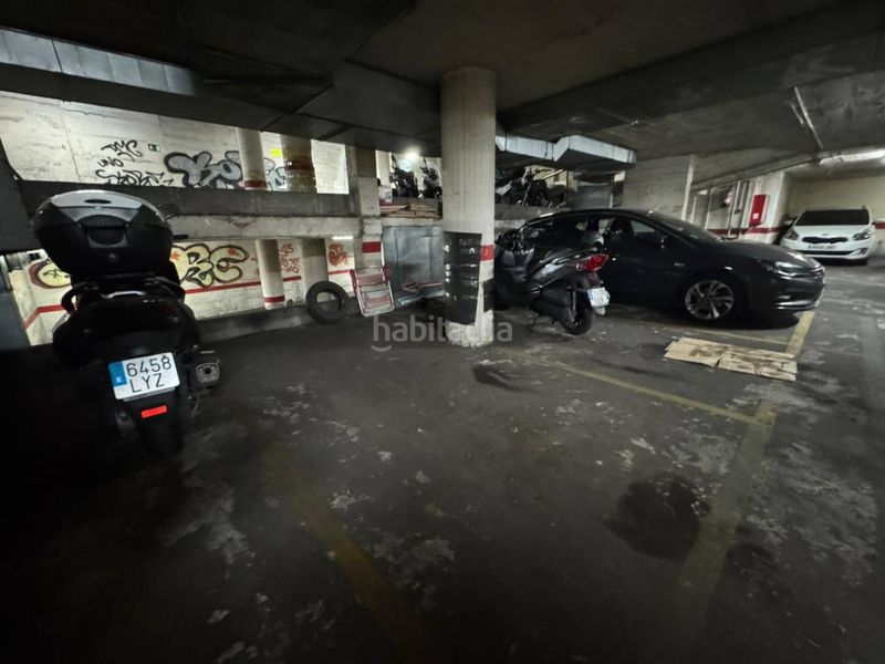 Foto ca68bd87-26c1-436c-8431-e67c61c01b12. Aparcament cotxe a Carmel Barcelona