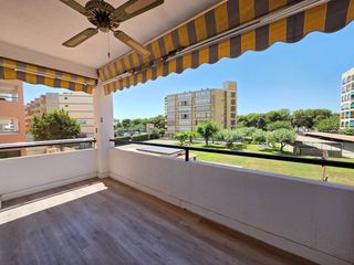 Appartement  Calle isaac albéniz. Gran piso familiar en la pineda con terraza privada, 3 dormitori