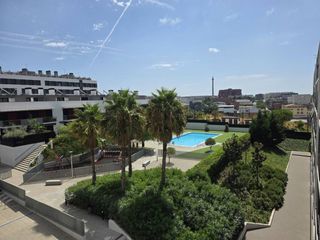 Pis  Calle rosa leveroni. Impresionante piso semi nuevo con terraza, piscina, parking y tr