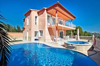 Xalet a Pueblo. Villa en venta en calpe, oltamar