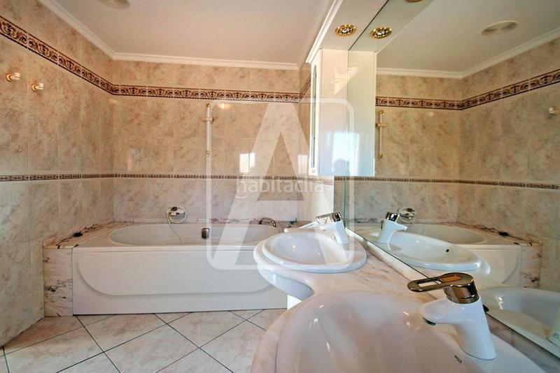 Foto 851fa72f-79ef-4337-acb4-1236fa75f315. Xalet amb calefacció aparcament piscina a Benissa pueblo Benissa