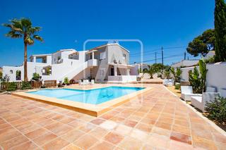 Xalet a Pueblo. Villa en venta en calpe, carrio park