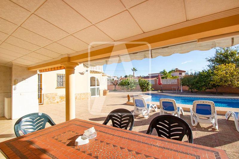 Foto 675e2de0-44f4-476f-bdee-c54b0063ef6f. Xalet amb calefacció aparcament piscina a Pueblo Calp