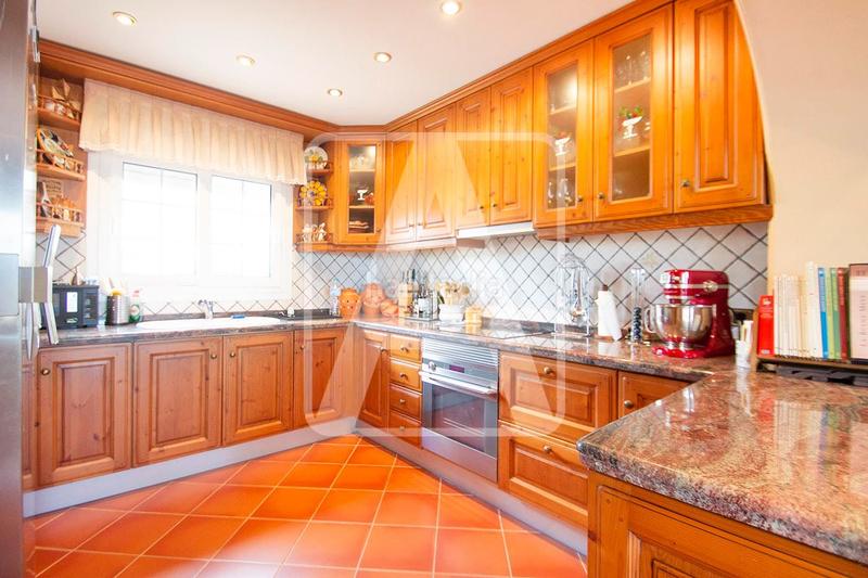 Foto 0cd24b2a-6362-4e8c-a1af-329cb4c481f9. Xalet amb calefacció aparcament piscina a Benissa pueblo Benissa