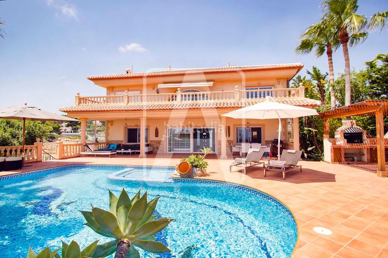 Foto 13e5d7d6-4c7d-4b21-abad-b4fab74f0d63. Xalet amb calefacció aparcament piscina a Benissa pueblo Benissa