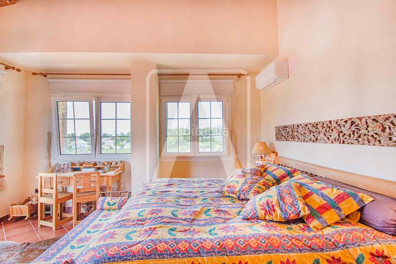 Foto d48379c1-0285-4794-9a33-e9f16d6a5acd. Xalet amb calefacció aparcament piscina a Benissa pueblo Benissa