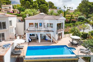 Chalet in Altea la Vella. Villa en venta en altea