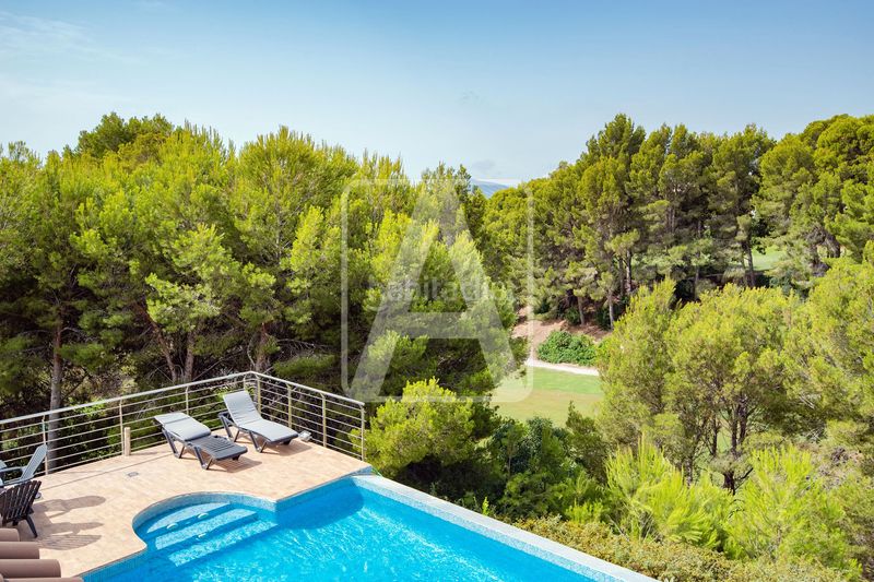 Foto 5a5edea3-e778-464d-93a8-03c981fe2111. Xalet amb calefacció piscina a Altea la vella Altea