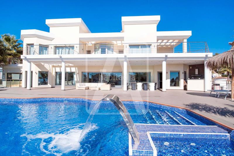 Foto c454a992-a9db-4af4-92fb-d2a75c0b2bc1. Xalet amb calefacció piscina a La Fustera Benissa