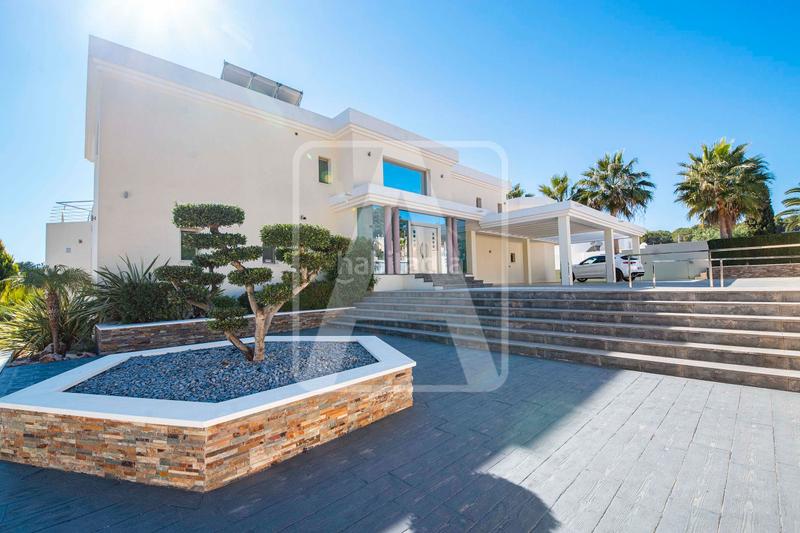 Foto f5444b69-1bd6-449b-bc0b-9f7d9734a3d0. Xalet amb calefacció piscina a La Fustera Benissa