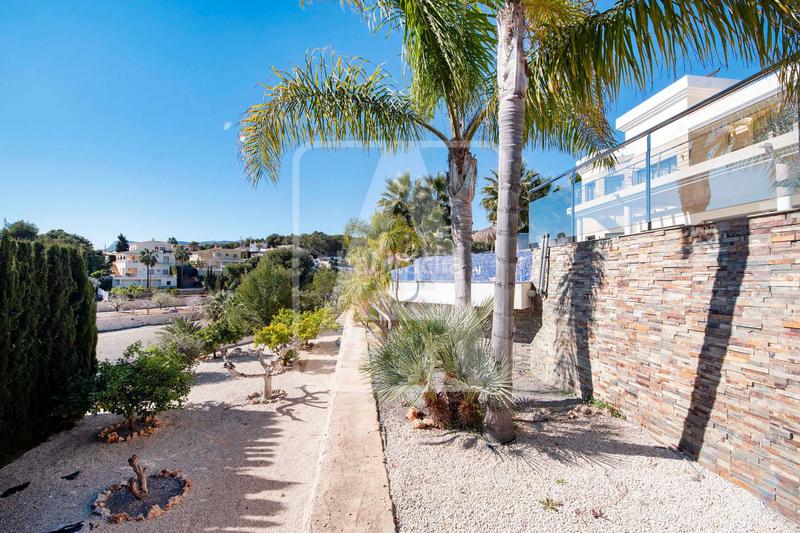 Foto f698a9a8-ac9d-499c-a25c-3675bed95578. Xalet amb calefacció piscina a La Fustera Benissa