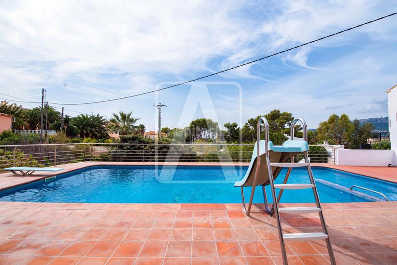 Foto 45a91d5c-739f-4ca1-b1a8-1da33a9411f0. Xalet amb calefacció aparcament piscina a Carrió - La Merced - Los Pinos Calp