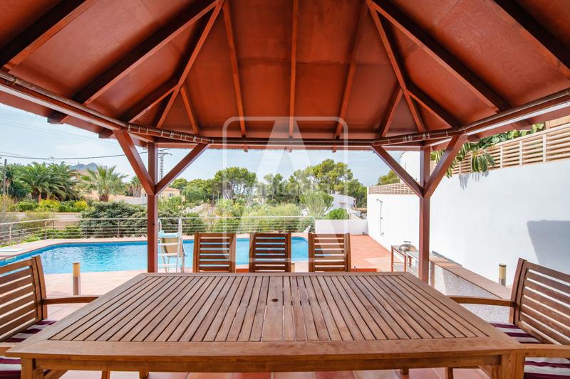 Foto ce0a71e3-6880-46eb-98de-1a3ded67ce11. Xalet amb calefacció aparcament piscina a Carrió - La Merced - Los Pinos Calp