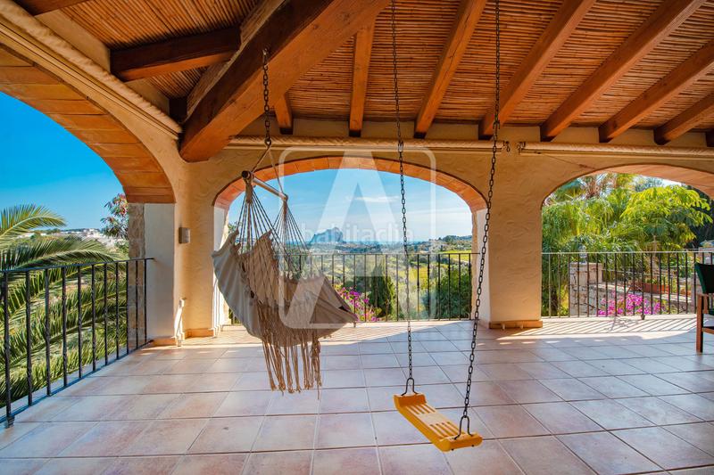 Foto a701ddbb-8833-4ce0-8a64-d7d126dded3e. Xalet amb calefacció aparcament piscina a Benissa pueblo Benissa