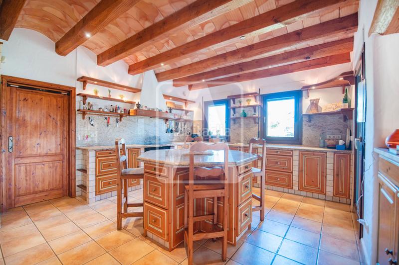 Foto e5f35452-4718-4102-9761-a803b8050ef3. Xalet amb calefacció aparcament piscina a Benissa pueblo Benissa