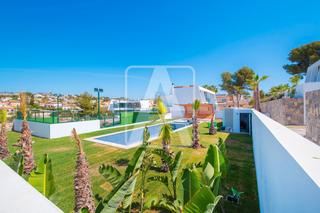Casa aparellada a Marisol Park - Ortembach - Los Almendros. Pareado en venta en calpe, enginent