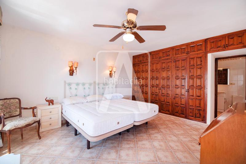 Foto a4da4e43-9c0e-406b-ae38-6ec0ffbee5a4. Chalet avec chauffage parking piscine dans Cala Advocat-Baladrar Benissa