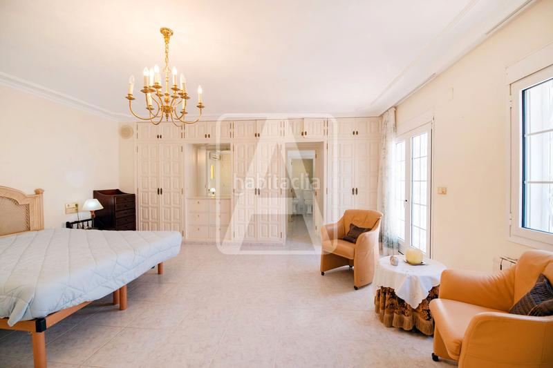 Foto bbd339a6-94cd-49bb-aaa4-5cb2db6903b4. Chalet avec chauffage parking piscine dans Cala Advocat-Baladrar Benissa