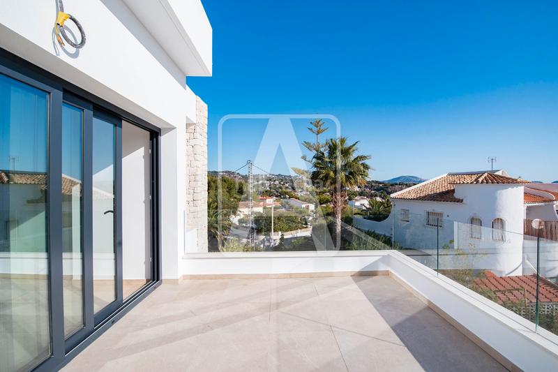 Foto c3645024-9a72-4ba9-8d7b-2439d8acda32. Xalet amb calefacció aparcament piscina a La Fustera Benissa