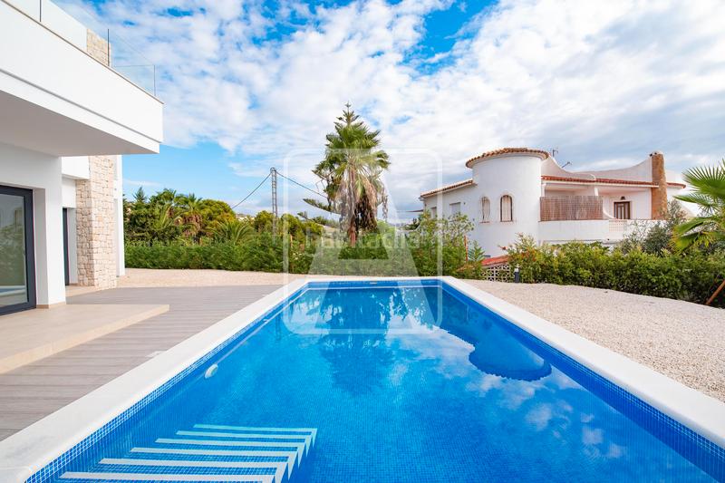 Foto da1d822f-c6b5-43a2-808b-3fc293146d33. Xalet amb calefacció aparcament piscina a La Fustera Benissa