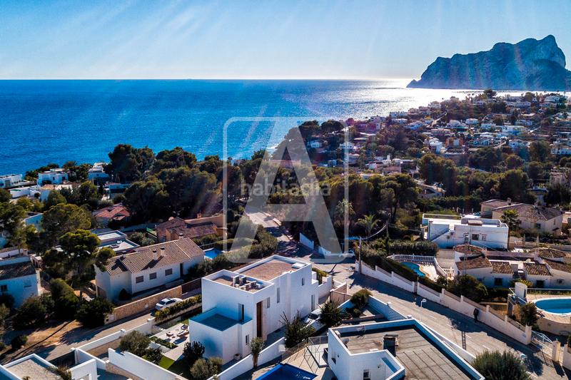 Foto 0d4e5a12-9b35-4814-a2e1-23aa99b918f2. Chalet avec cheminée parking piscine dans La Fustera Benissa