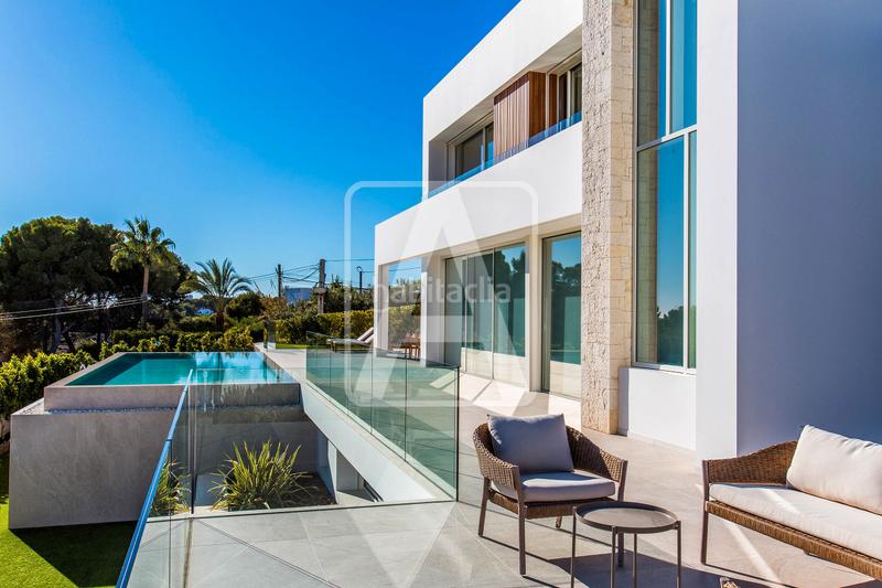 Foto 40fb3af2-1c86-4cec-8e21-a5937b4cada2. Chalet avec cheminée parking piscine dans La Fustera Benissa