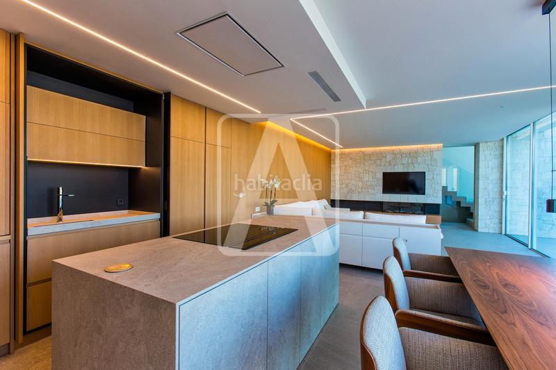 Foto 6934385f-3924-4b0c-bddc-4a79ce69d300. Chalet avec cheminée parking piscine dans La Fustera Benissa