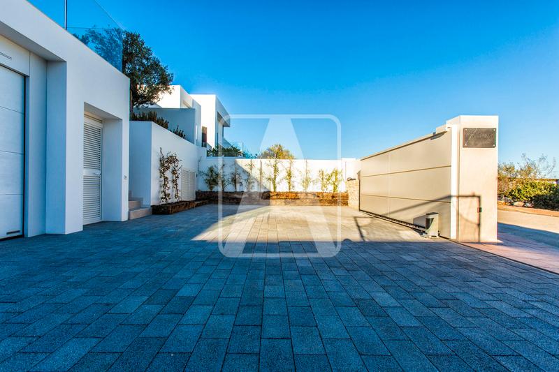 Foto 7e4c1635-4b82-4816-8d77-86abf1a55f79. Chalet avec cheminée parking piscine dans La Fustera Benissa