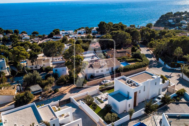 Foto cc3dbefe-a65a-4009-9fb3-567084642ad1. Chalet avec cheminée parking piscine dans La Fustera Benissa