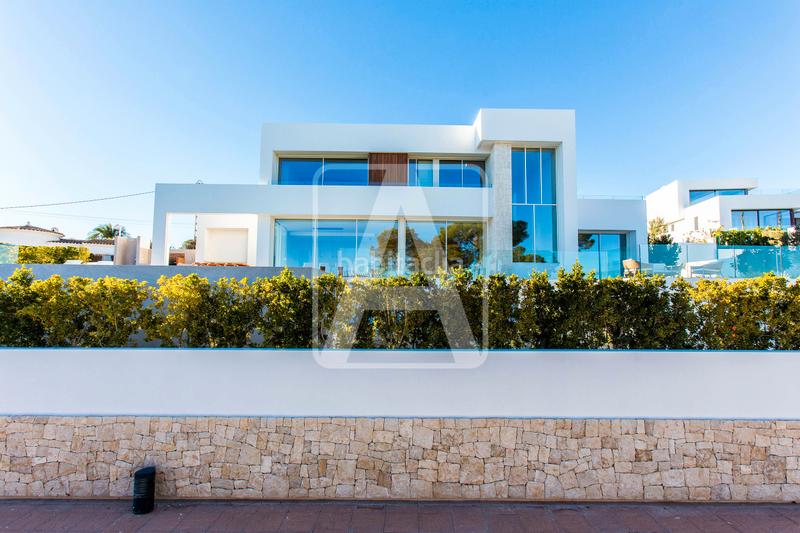 Foto d5adc4de-df32-4ba2-86b5-4cae4f82f27c. Chalet avec cheminée parking piscine dans La Fustera Benissa