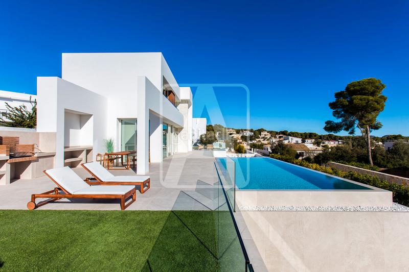 Foto fb884150-a394-454f-98d5-4a1d9861ec66. Chalet avec cheminée parking piscine dans La Fustera Benissa