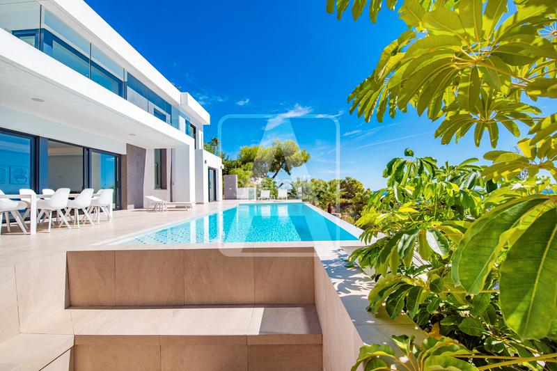 Foto 4e43370a-a14a-4a3e-a6a5-5fc5ed811457. Chalet villa en venta en La Fustera Benissa