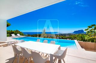 Xalet a La Fustera. Villa en venta en benissa